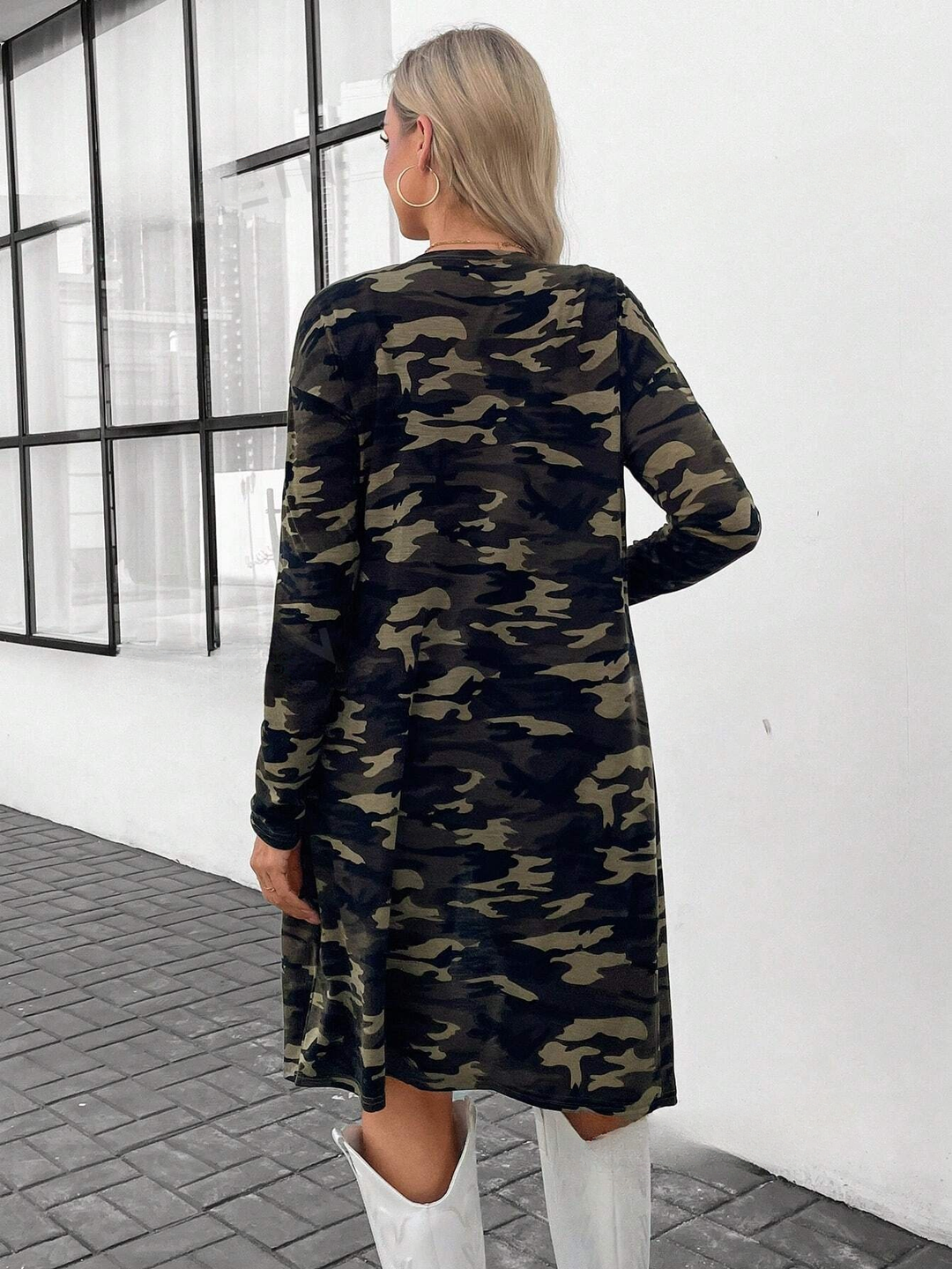 Mantel mit überschnittener Schulter und zwei Taschen im Camouflage-Print