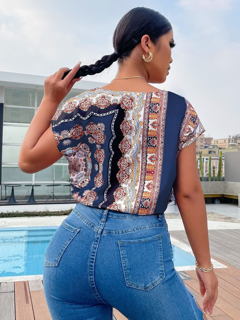 Bluse mit Schal-Print, Fledermausärmeln, Wickeloptik und seitlichem Knoten