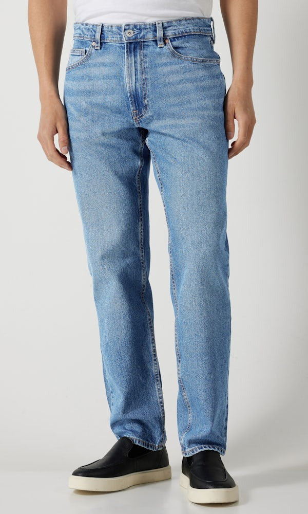 Standard-Jeans in Mittelblau