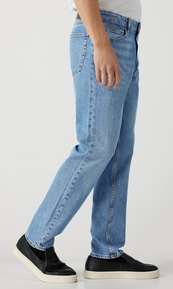 Standard-Jeans in Mittelblau