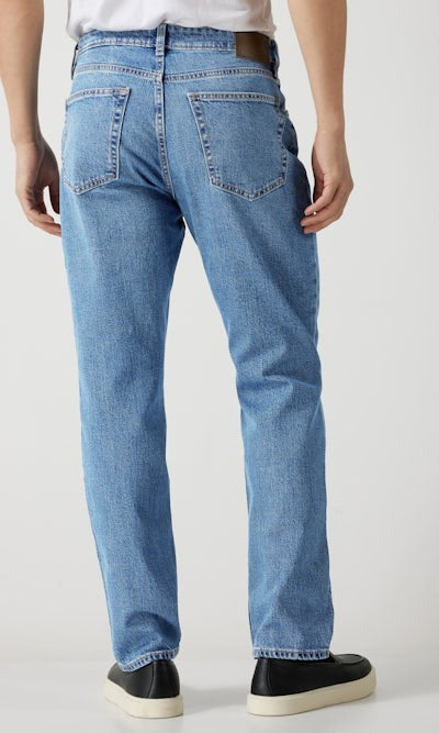 Standard-Jeans in Mittelblau