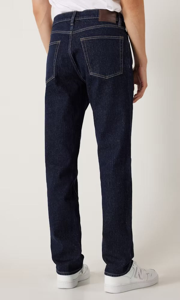 Normale dunkelblaue Jeans