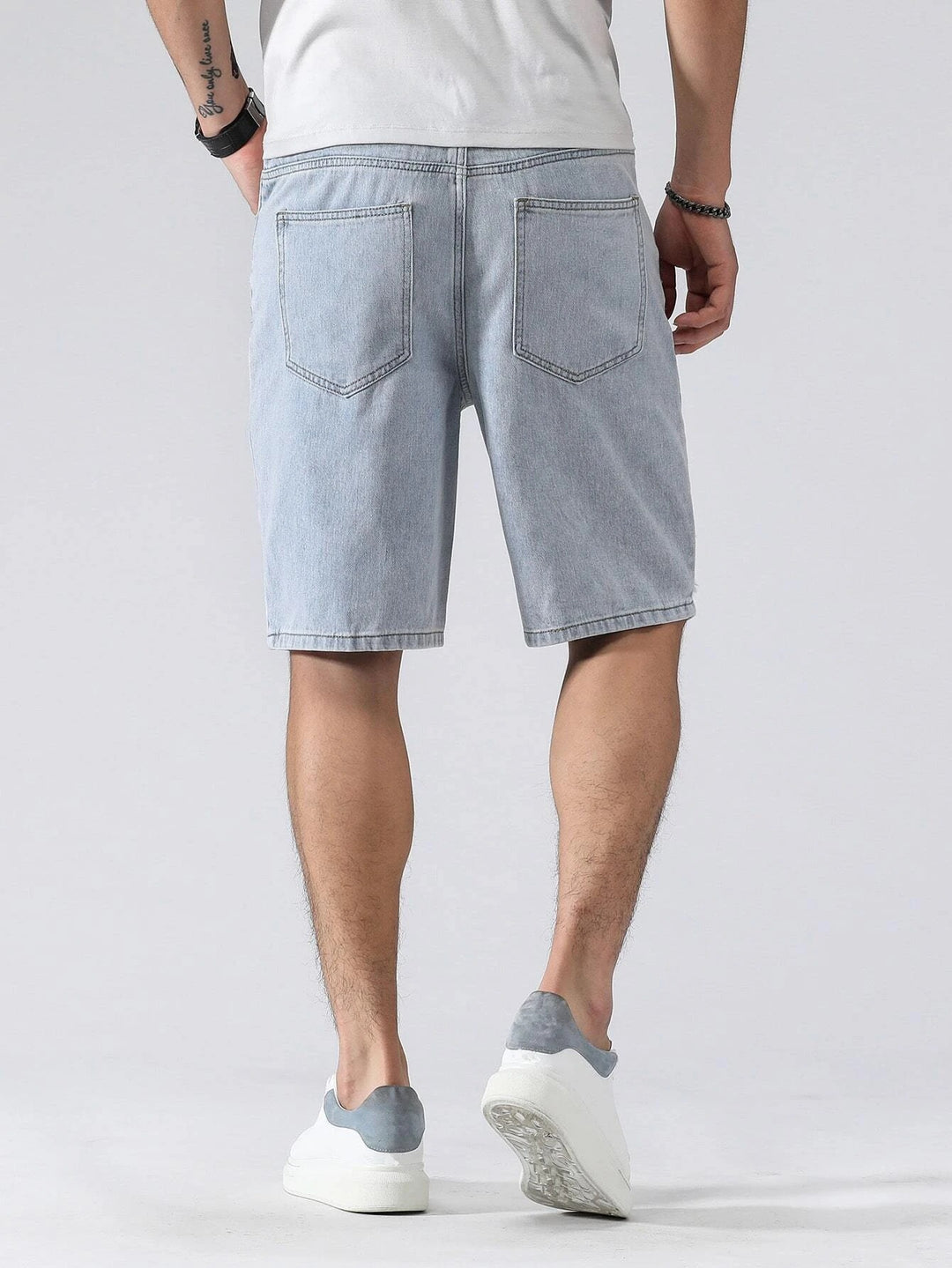 Zerrissene Jeansshorts mit Buchstabengrafik für Herren