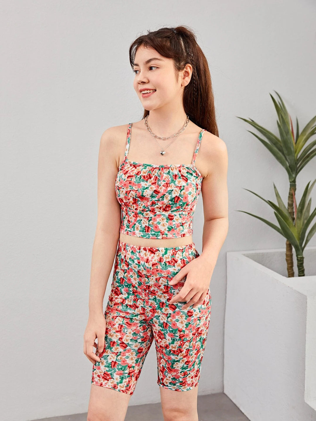 Crop Top mit Spaghettiträgern und Radlerhose mit Blumenmuster für Teenager-Mädchen