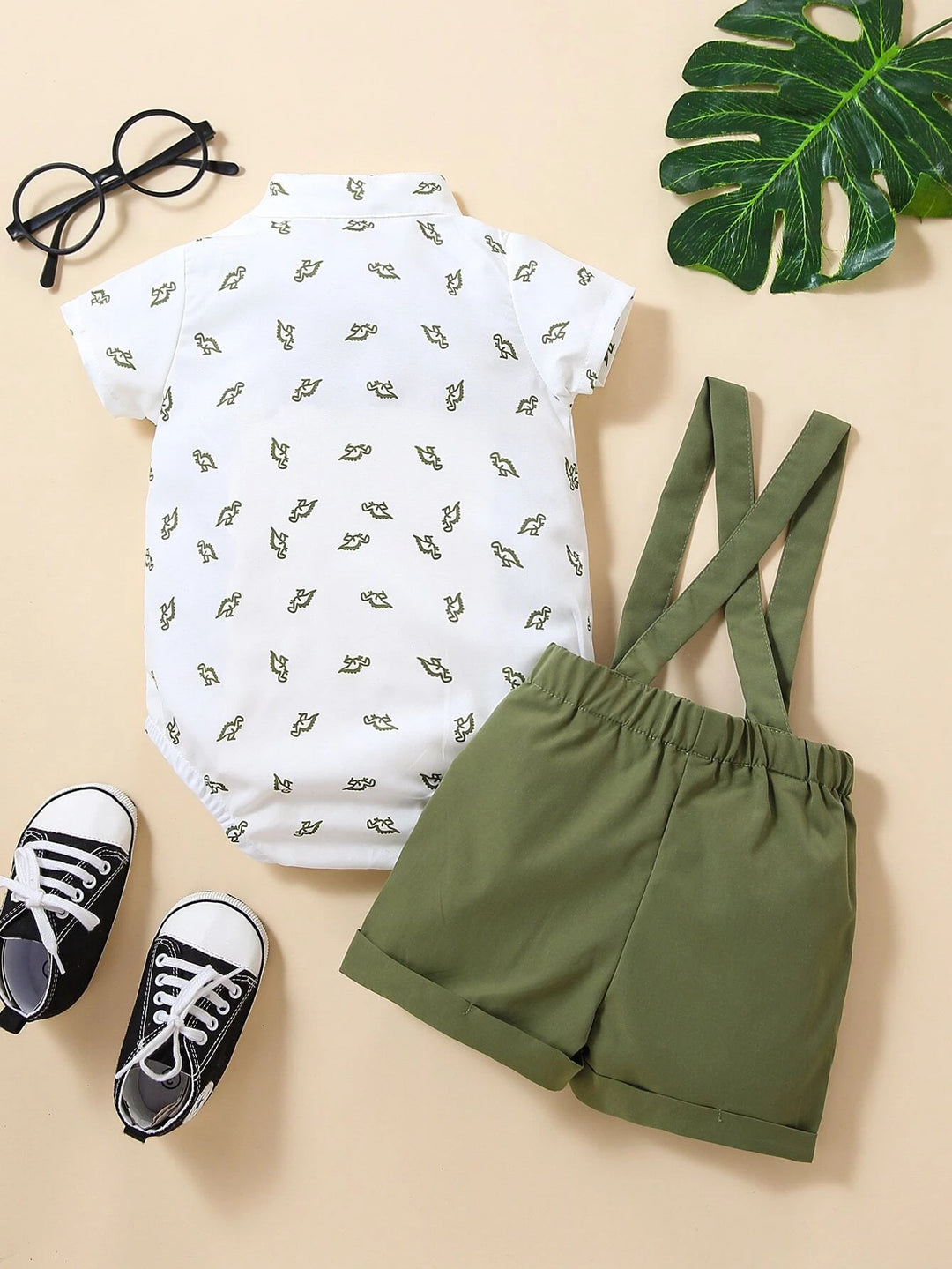 Baby Jungen Hemd-Bodysuit mit Dinosaurier-Print und Schleife vorne & Hosenträger-Shorts