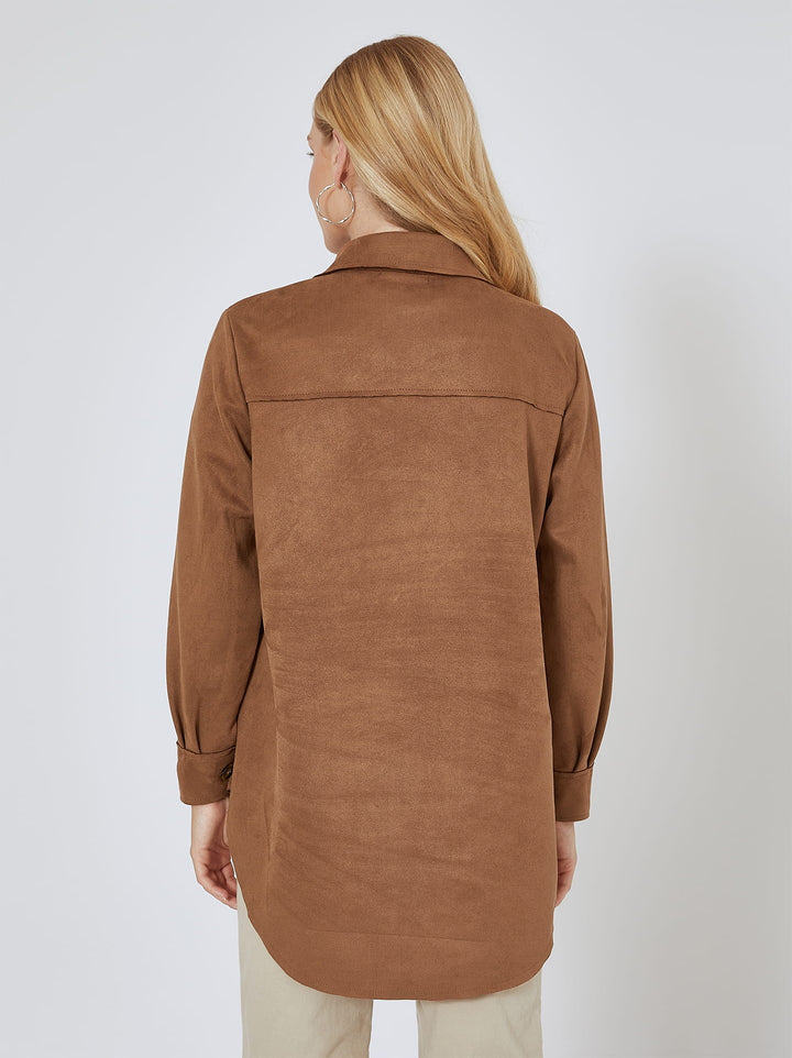 Asymmetrisches Shirt in Wildlederoptik in Camel