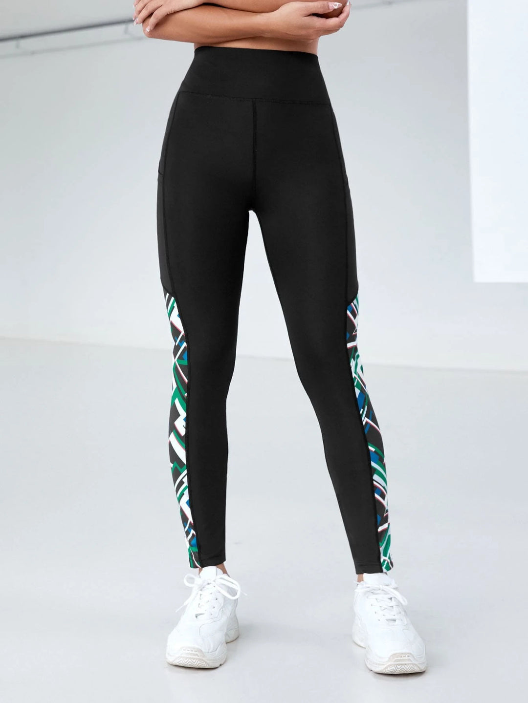 Sportleggings mit Geomuster, breitem Bund und Handytaschen