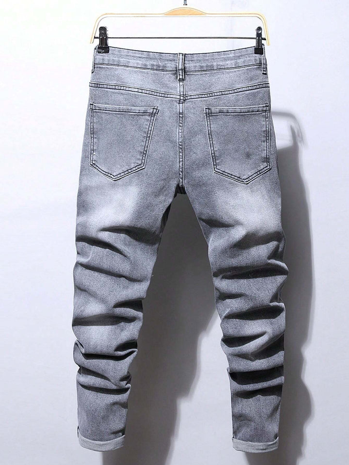 Männer Jeans mit Stonewashed-Effekt und Buchstaben-Patches