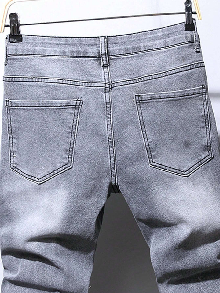 Männer Jeans mit Stonewashed-Effekt und Buchstaben-Patches