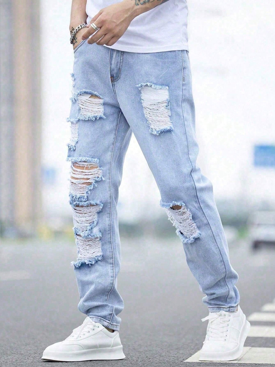 Männer Jeans mit zerrissener, ausgefranster Baumwolle und Cut-Outs