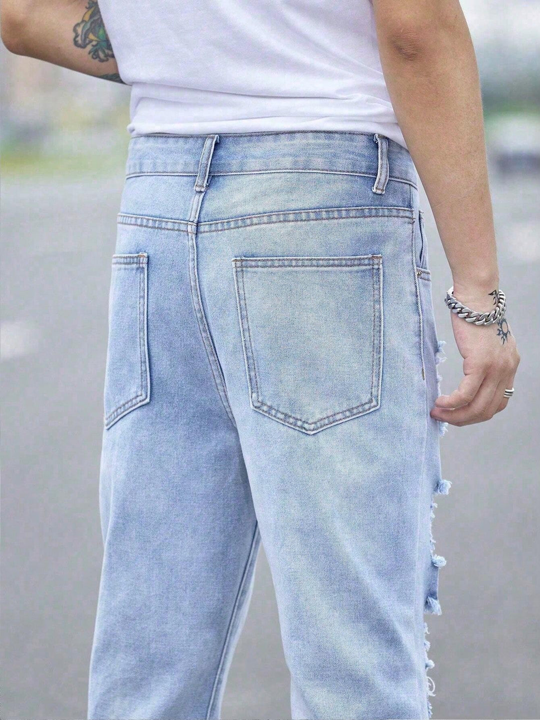 Männer Jeans mit zerrissener, ausgefranster Baumwolle und Cut-Outs