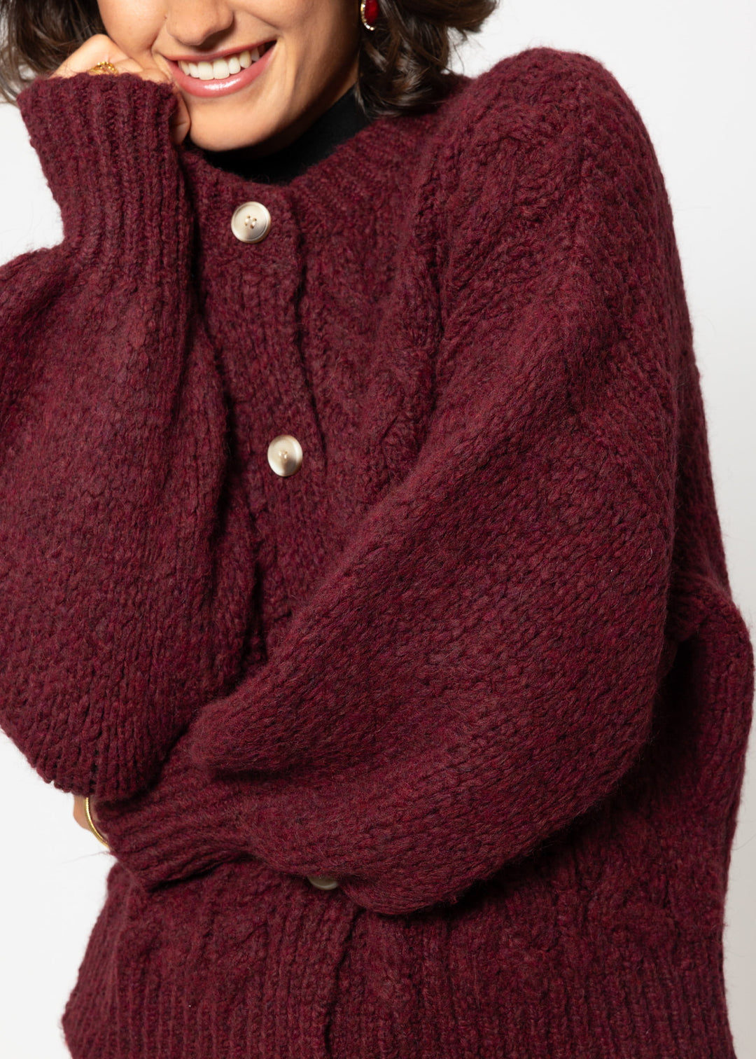 Superflauschige Strickjacke mit Zopfmuster - Burgunderrot