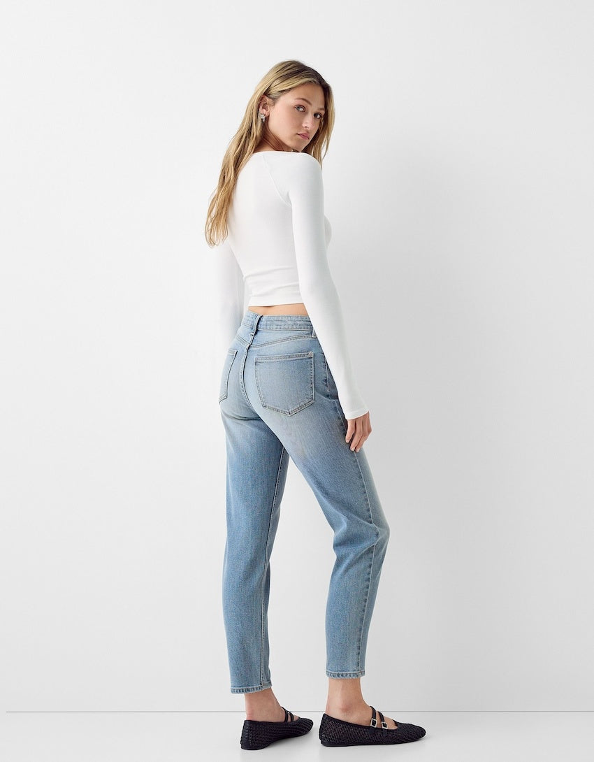 Lässige, schmal geschnittene Mom-Jeans