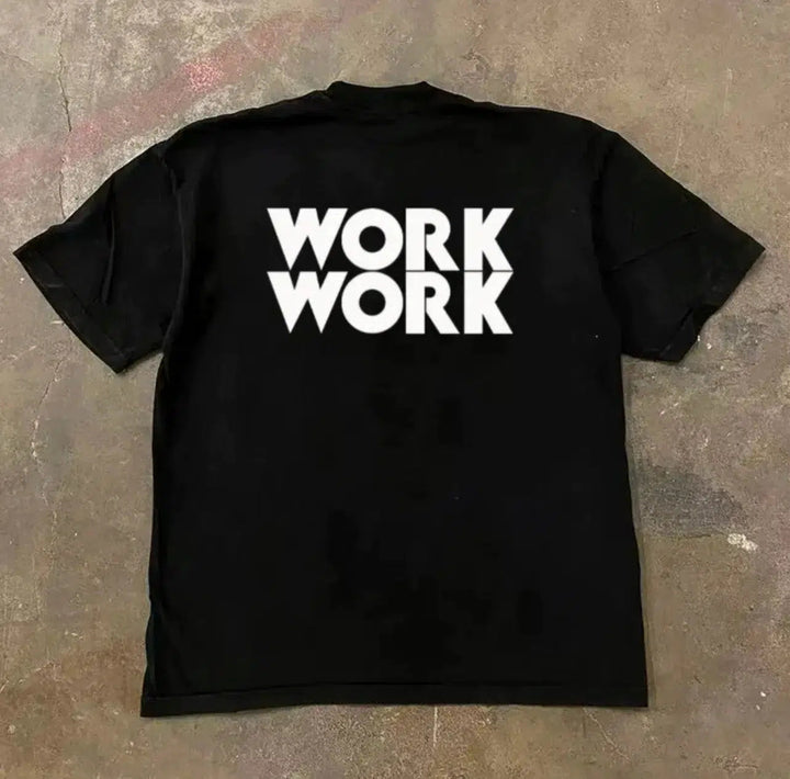 Auffälliges T-Shirt mit „Work Work“-Grafik