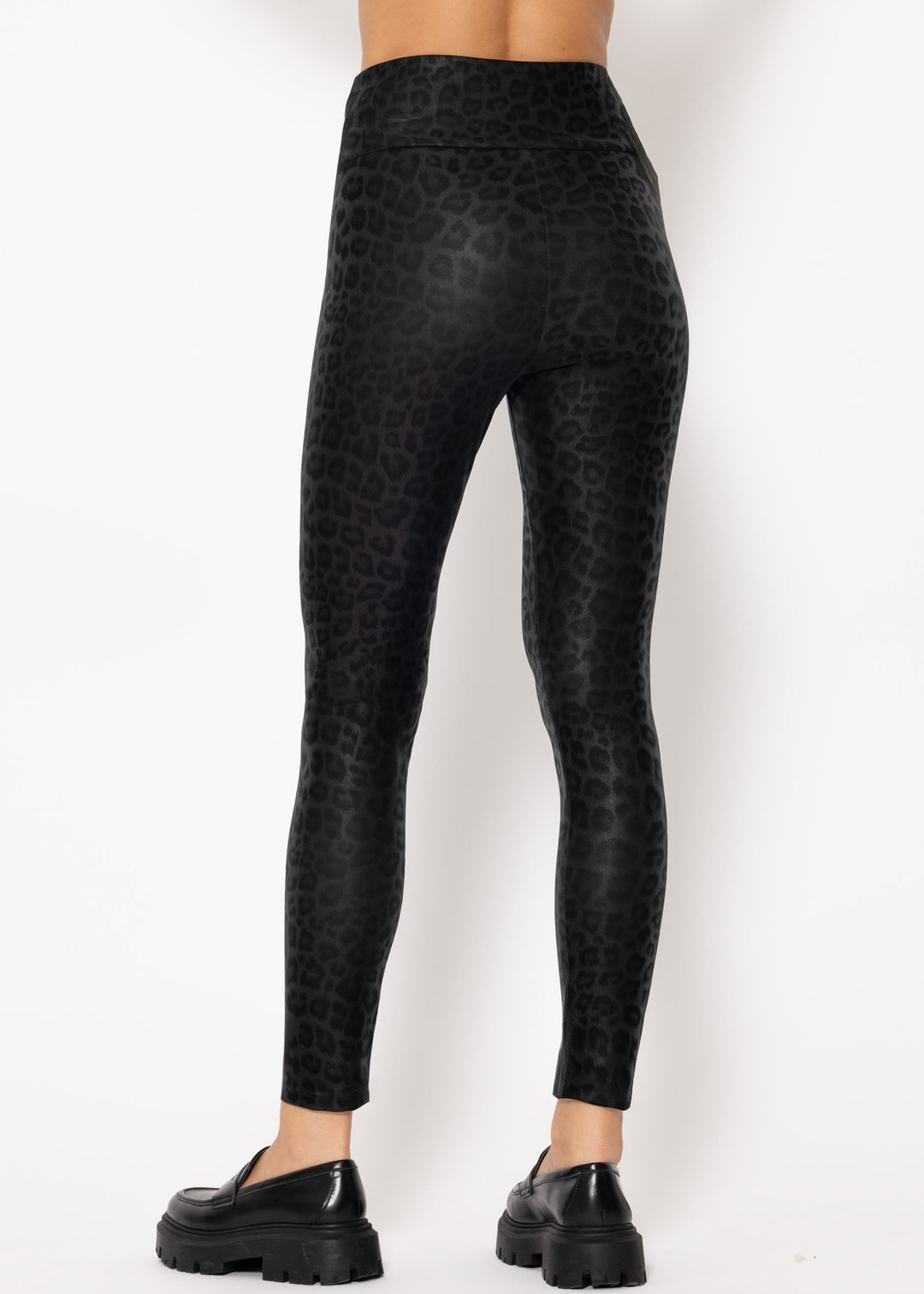 Kunstleder Leggings mit Leo Print - schwarz