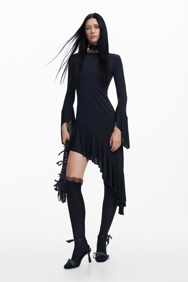 Asymmetrisches schwarzes Kleid von María Escoté