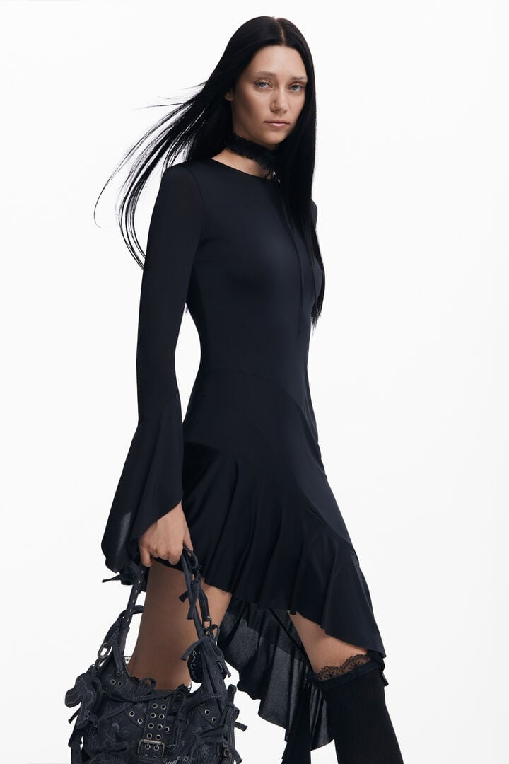 Asymmetrisches schwarzes Kleid von María Escoté