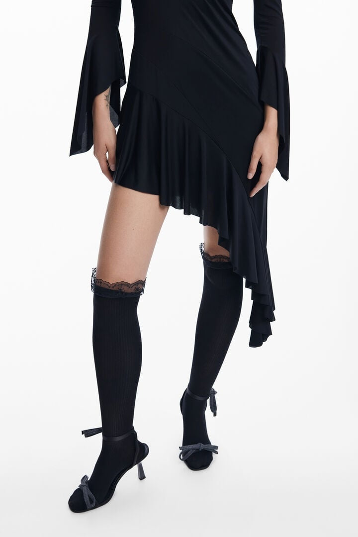 Asymmetrisches schwarzes Kleid von María Escoté