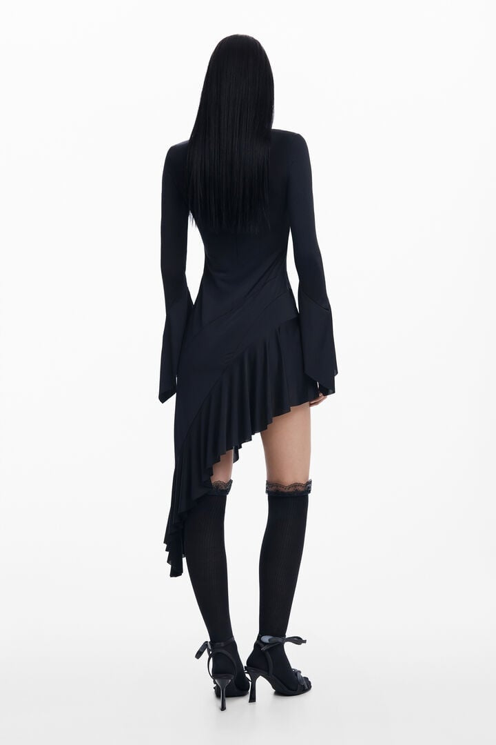 Asymmetrisches schwarzes Kleid von María Escoté