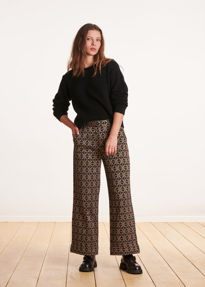 Gerade geschnittene 7/8-Hose aus schwarzem und goldenem Jacquard